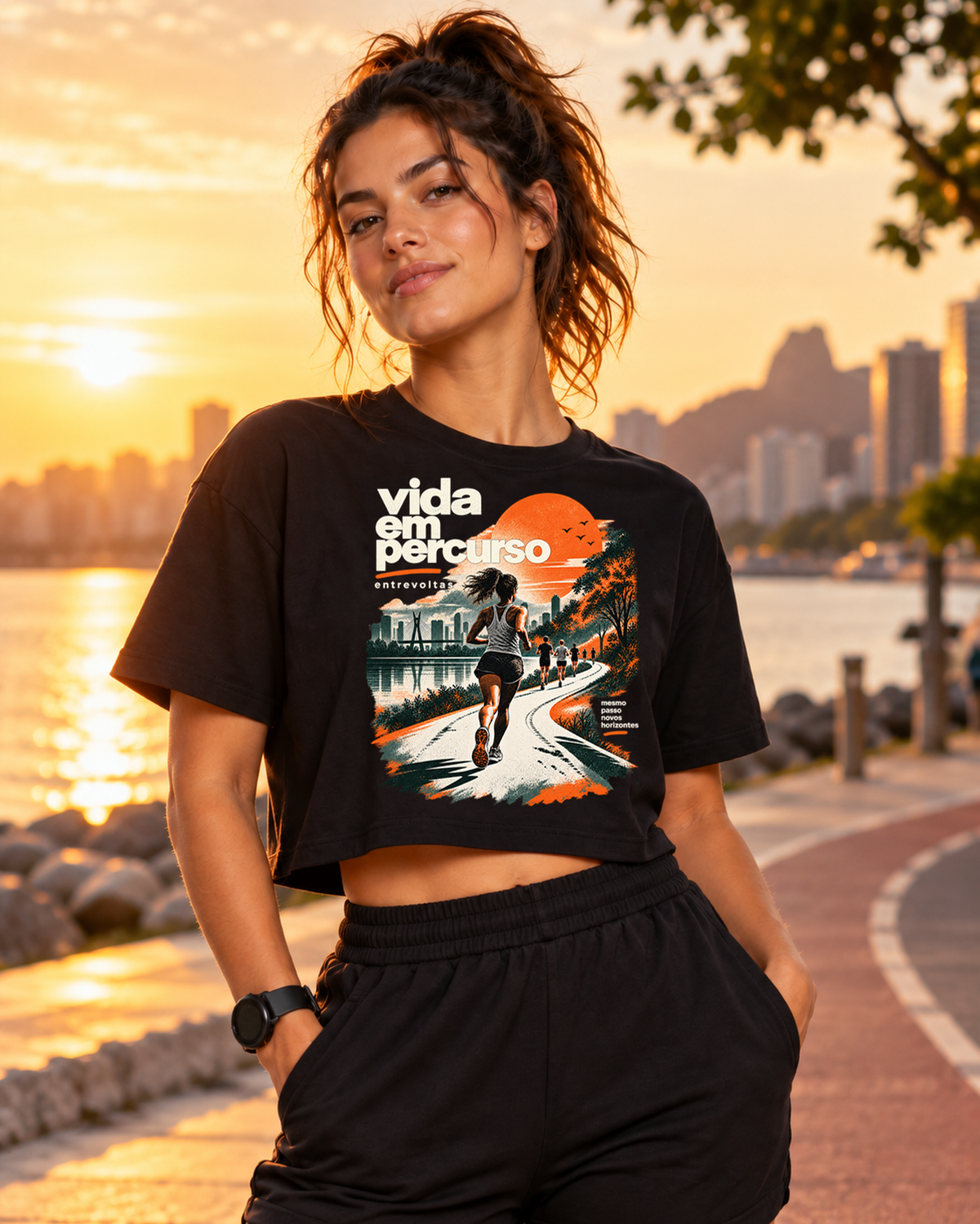 Cropped - Vida em Percurso — foto com modelo.